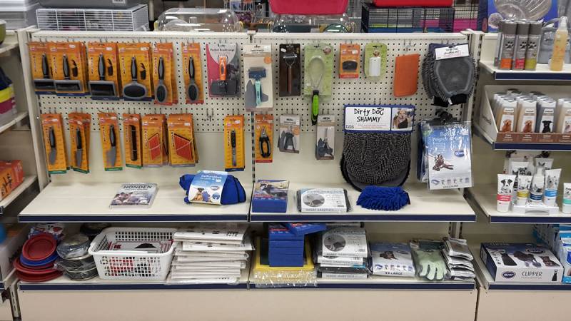 Hondenborstels en dierproducten in dierenspeciaalzaak Lichtenvoorde Gunnewick Tuin en Dier